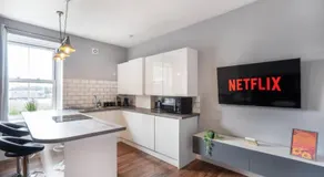 Free Parking - Sleeps 3 - Great Location - Central - Image 3