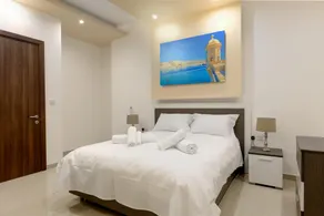 Elegant Seafront Duplex with Stunning Panoramic Views - Image 2