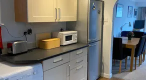 Trafalgar, lovely ground floor flat with outside patio garden, minutes walk to seafront - Image 2