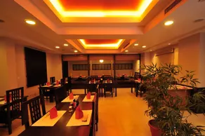 Avalon Courtyard - Image 3