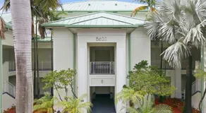 Spacious 1BR Loft Villa - Pool Golf - Doral Downtown - Image 5