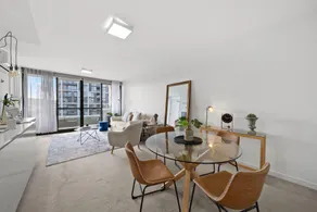 Elegant 2-bed With Pool, Alfresco Dining & Balcony - Image 4