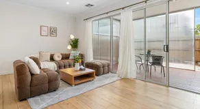 Boutique Townhouse near The Glen - Image 2