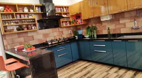 Entire Craftsman house with 2 Bedrooms kitchen and more - Image 4