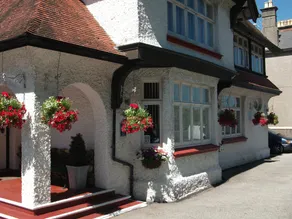 The Red House - Image 4