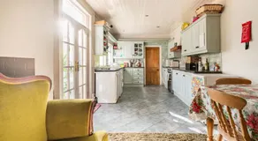 Four Lovely Victorian Rooms Belfast - Image 4