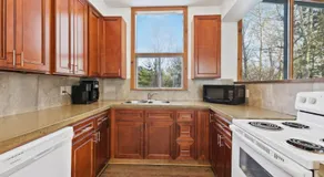 12 Betten, Schlafplätze für 16, Chalet, Whirlpool, nur 2 Minuten zum Blue! (143 Kandahar) - Image 5