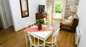 Old house - Image 3