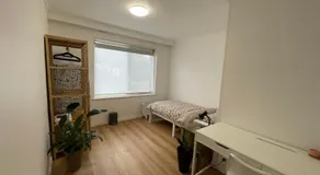 Melbourne room I Near Gardiner Train station Tram 72 I 15 Min to CBD - Image 4