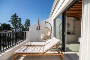 Seaside Luxury Boutique Apartment: Mindful Escape - Image 4