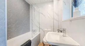 Modern 3 bed House - Image 2