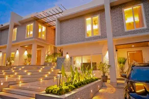 Suite room in a luxury villa - Image 4