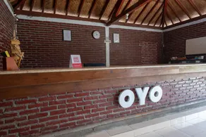 OYO 2020 Hotel Bumi Aditya Near Pantai Senggigi - Image 5