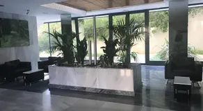 Appartement avec piscine, jardin et terrasse - Image 4