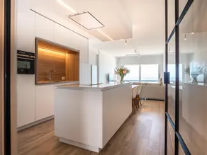 Luxurious apartment with stunning sea view - Image 3
