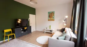 Huge apartment with Sauna and free parking - Image 2