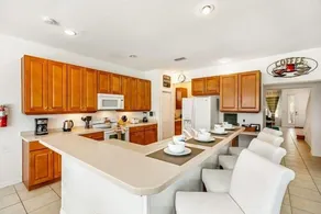 Lakeview 6-Bedroom Retreat with Game Room, Private Pool, Spa & Resort Amenities - Ideal for Families & Groups - Image 4