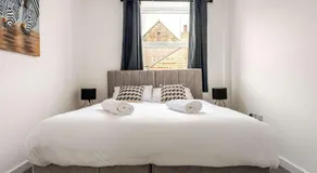 Hull City Centre Sleeps 4 Free Parking - Image 2