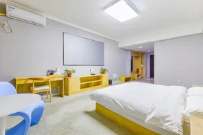 Maple Cloud Audio-Visual Hotel (Wanda Plaza Branch) - Image 2