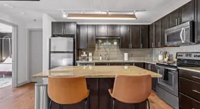 Luxury 17th Floor Downtown Dallas High-Rise with Free Parking, City Views, Pool & Gym - Image 3