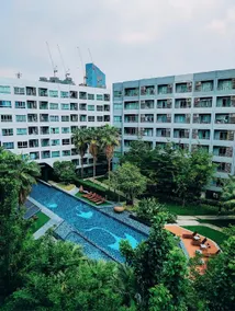 Spacious Studio Near BTS Kitchen & Washer - Image 5