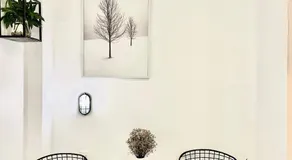 MIDMOST Boutique Hostel - Image 3