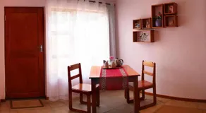 Avenues Guesthouse - Image 5