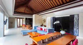 Villa by the Beach - Image 5