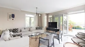 Spacious Exquisite 5BR Villa with Private Pool - Image 2