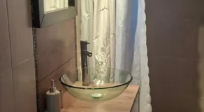 Dos habitaciónes independientes con baño privado en casa familiar - Image 4