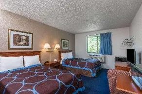 Super 8 Delmont - Image 4