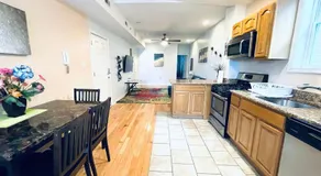 Modern Cozy Huge Balcony in Heart of Passyunk - Image 3