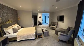 The Popinjay Hotel - Image 3