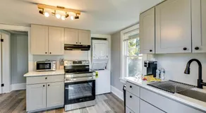 2 Mi to Uptown: Centrally Located Kingston Apt! - Image 3