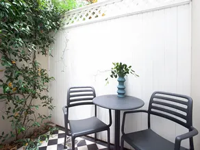 Bright and Beautiful Studio in Quiet Neighbourhood - Image 5