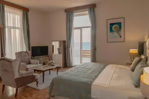 Dome Hotel - Image 2
