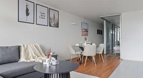 Chic Apartment by Southern Cross FREE Parking - Image 4