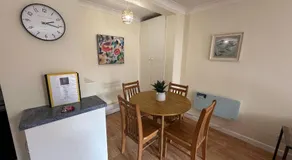 Ely Stays Flat 2 Spacious City Centre Apartment - Image 4