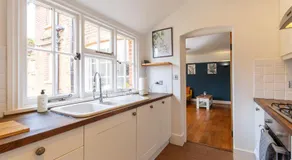 Entire 5 Bed House - Contractors, Family's & More - Free Parking - Image 3