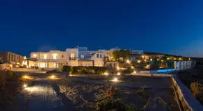 Luxurious Traditional Home - Image 3