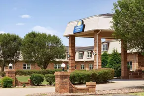 Americas Best Value Inn & Suites - Image 4