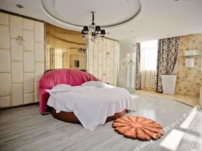 Apple Hotel - Image 2