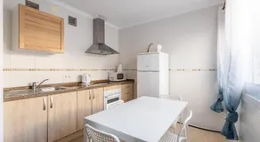 Appartement avec terrasse, barbecue et internet haut débit | Vue ville | À côté de la plage - Image 5