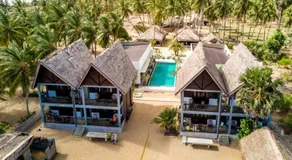 Downwinder Lagoon Lodge - Image 3