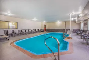 La Quinta Inn & Suites by Wyndham Fairborn Wright-Patterson - Image 5