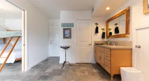 Newport Beach House 1 block from the beach FREE pickleball courts and 6 beach cruisers - Image 3