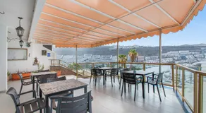Studio avec terrasse, internet haut débit et piscine | Vue ville - Image 4