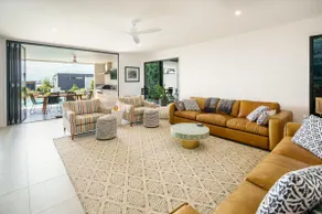 Moffat Beach Modern Oasis with Pool - Image 4