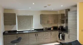 Spacious Amazing Luxury En-suite double room with free parking in a two bedroom apartment - Image 3