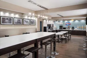 Days Inn & Suites by Wyndham Boardman - Image 3